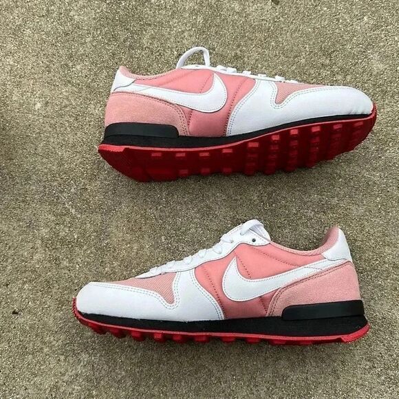 NWOT Nike Internationalist Sneakers - Picture 2 of 10